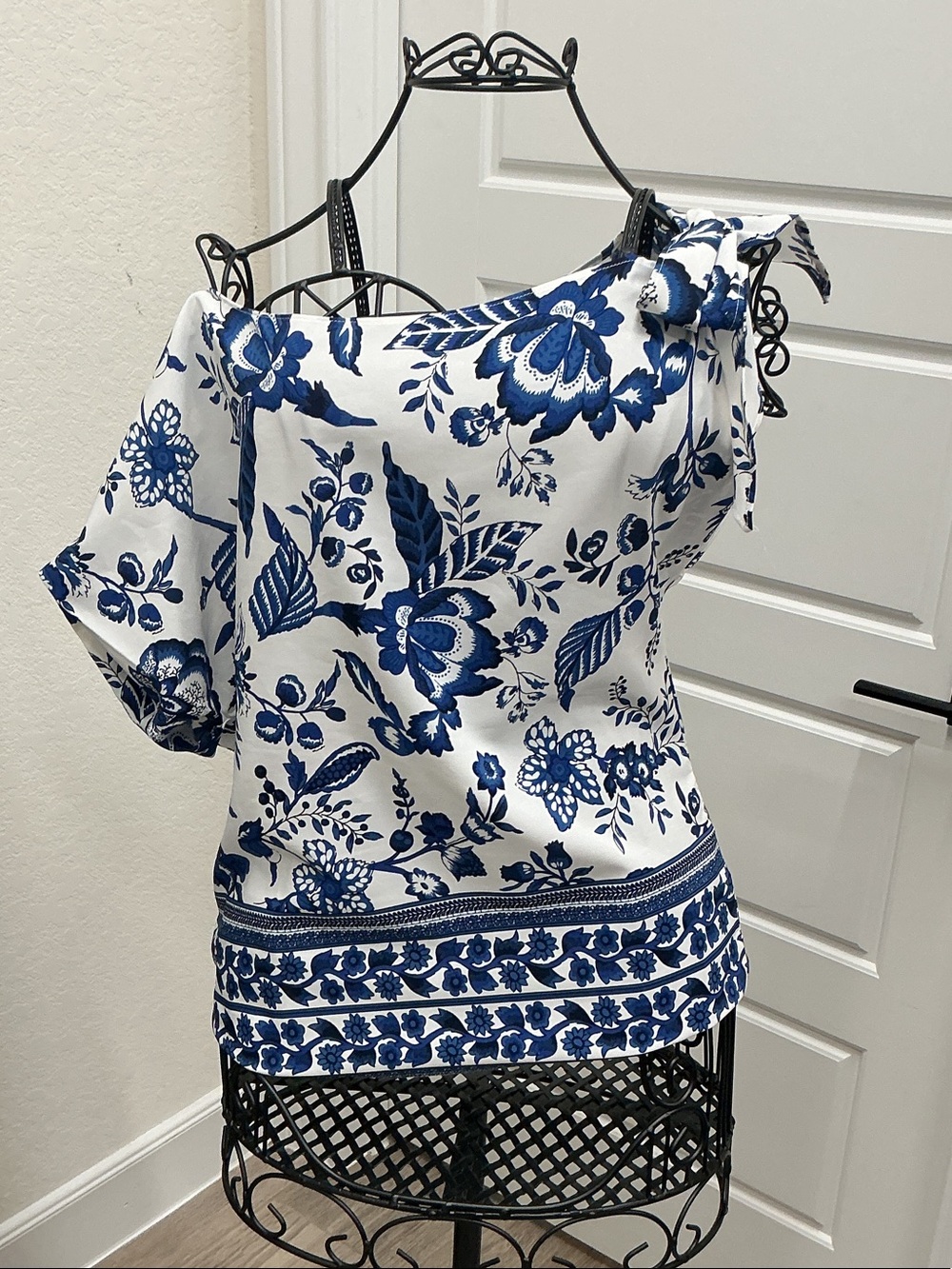 SHEIN Blue & White One-Shoulder Floral Tie-Blouse